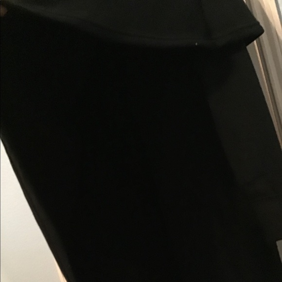 NWT black sweatshirt with pockets, unique! - Picture 4 of 5